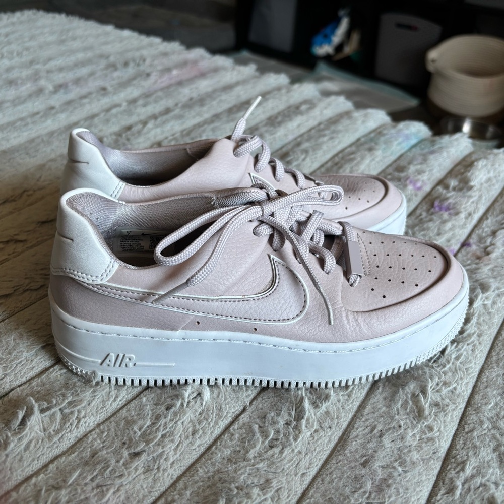 Nike Women's Pink Sneakers size 7 Good Condition